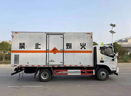 雨城爆破器材运输车